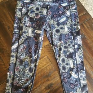 CVG Midnight Skulls Capris XL